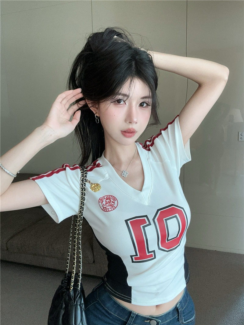 American Retro Print Two-Tone Sports Jersey Slim Cropped T-Shirt for Women - Image 4