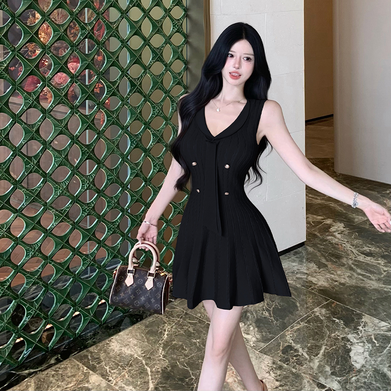 Sleeveless V-Neck Knit Dress for Women A-Line Pleated Short Dress - Image 3